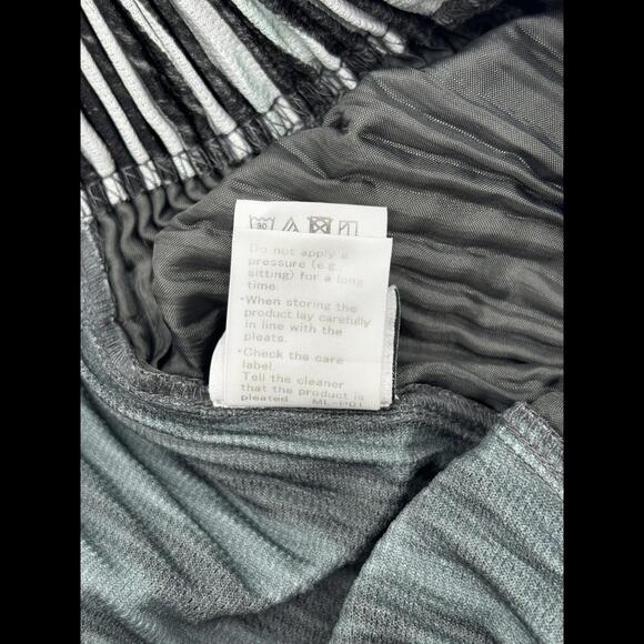 ISSEY MIYAKE HOMME PLISSE Pleated Black/White Trousers - Picture 8 of 8